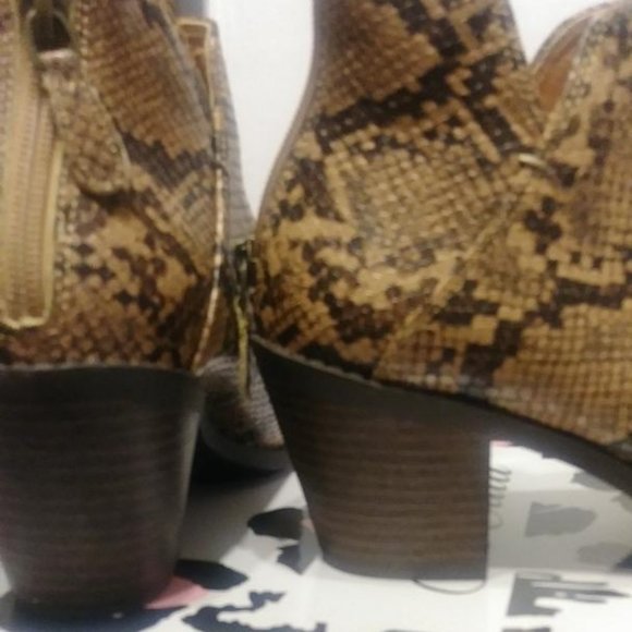 Mata Shoes  VALENTINA-2 Booties!  Brown Snakeskin size 7.5 new! - Picture 3 of 5
